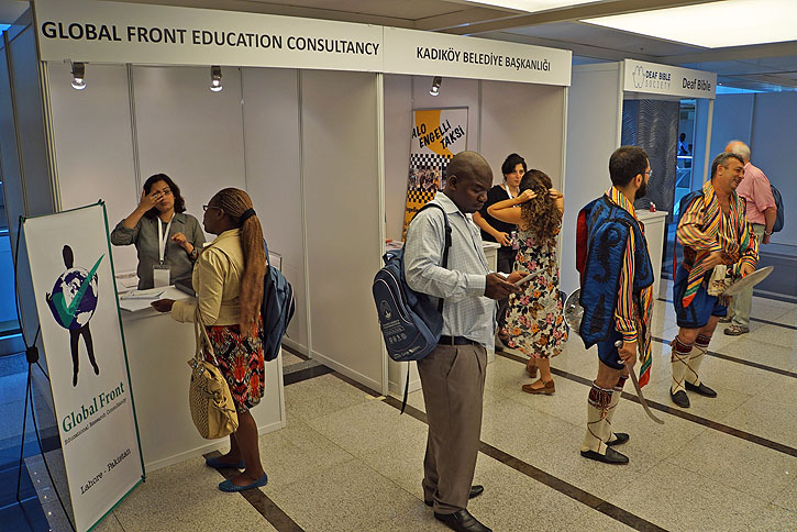 welc-stand_130.JPG