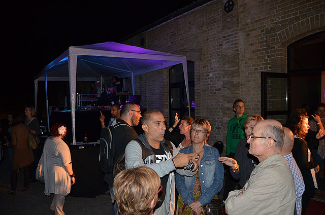 deaf_party_128.jpg