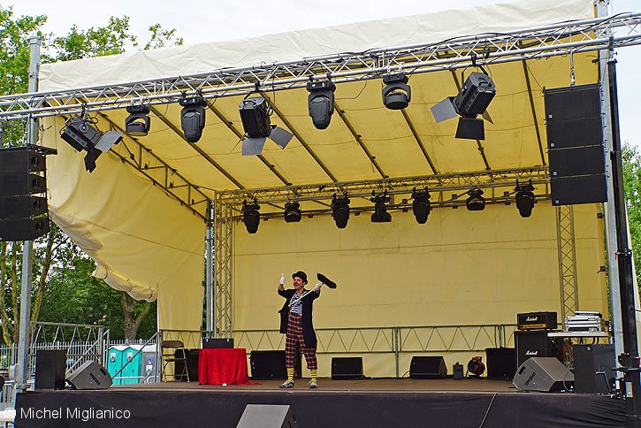 street_theater_160.JPG